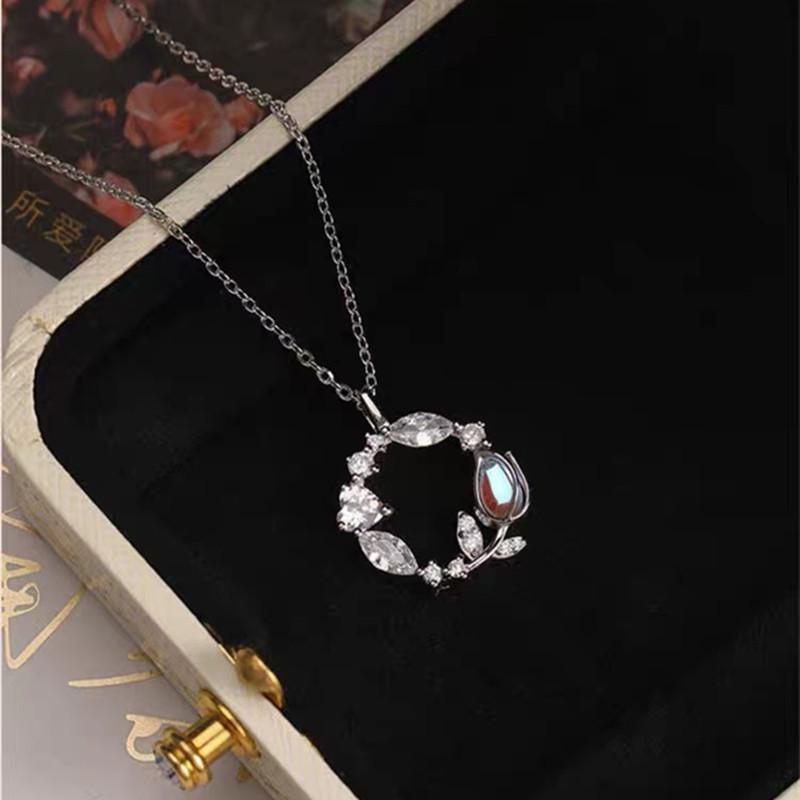 Romantic Encounter Tulip Wreath Necklace: Elegant Korean High-End Style