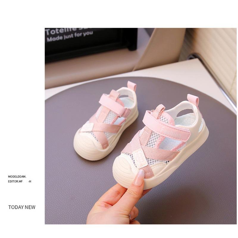 Sandalias para niños nuevo verano niños baotou casual hueco zapatos de playa niños medianos deportivos zapatos de bebé moda