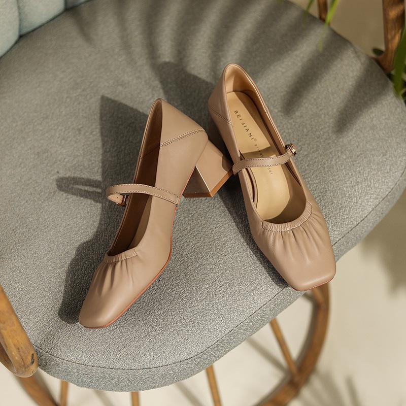 Sheepskin square head thick heel single shoes women's medium heel soft leather grandma shoes one-word buckle Mary Jane shoes spring and autumn