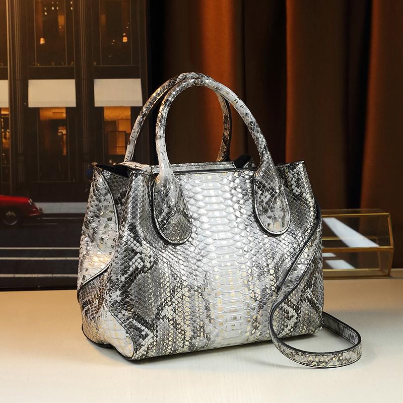 Luxurious Lightweight Women's Bag  Versatile Shoulder Bag  Crossbody Bag  High-end Fashion  New