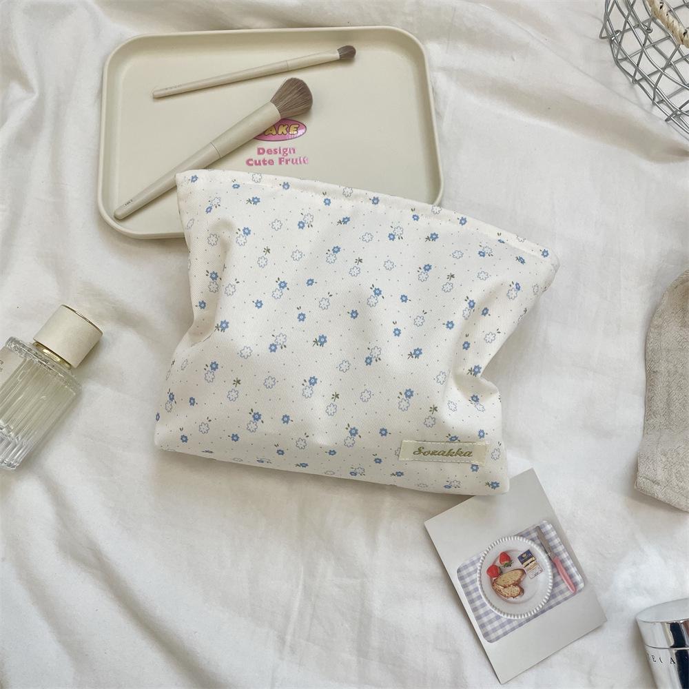 Korean Small Fresh Floral Makeup Bag - Large Capacity Travel Cosmetics Organizer