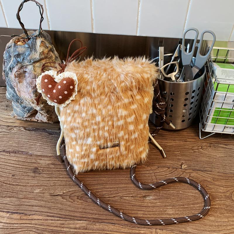 Autumn and winter niche sweet furry shoulder bag women's fashion versatile handbag portable commuter bag
