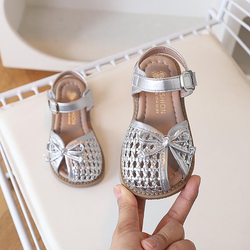 Girls Bow Decor Woven Hollow Out Closed Toe Sandals 23 серебряный