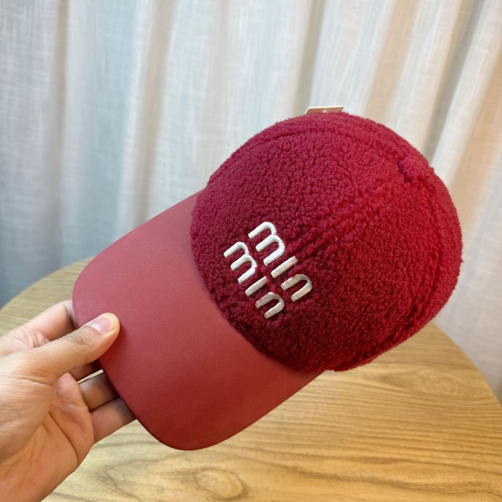 Berretto da baseball con visiera in pelle di agnello, con lettera, per donna, versatile, retrò, visiera curva, mostra il viso, piccolo, caldo, peluche, a punta, alla moda