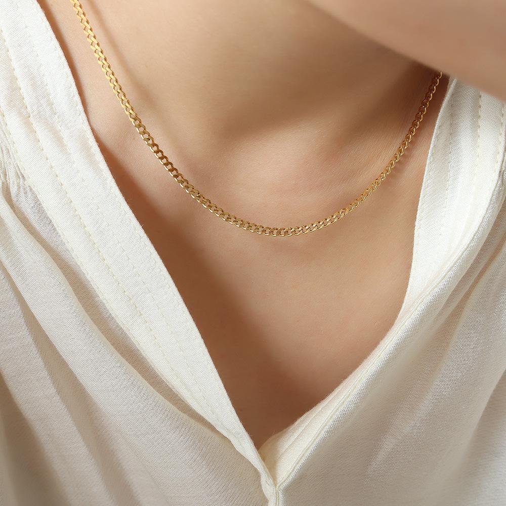 Retro Double-Layer Portrait Pendant Necklace, 18K Gold-Plated Titanium Steel, European & American Design, Clavicle Chain