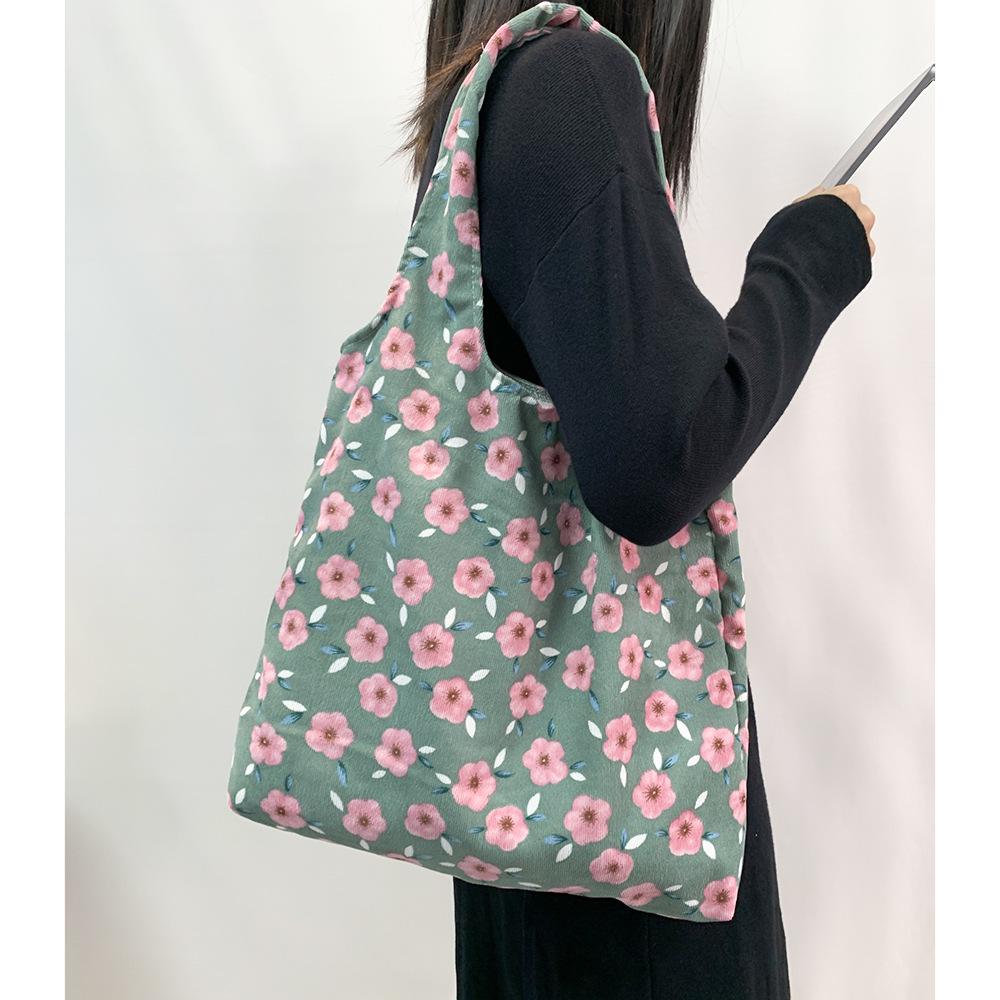 

Тонкая сумка на плечо с цветочным принтом и большой вместимостью