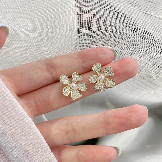 Koreanische Schlichte Muschel Kamelienrose Blume Ohrclips Ohrringe Kein Piercing Retro Kleine Gänseblümchenblume Clip-On Ohrringe Kein Gepierctes Ohr