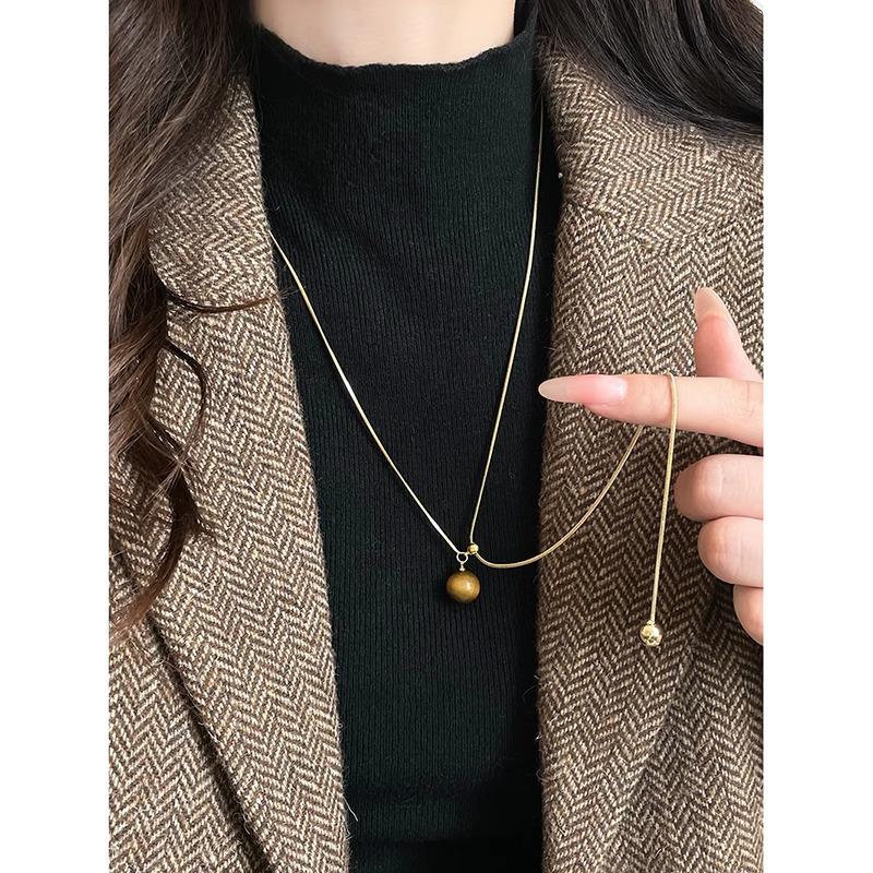 Women's Leather Tiger Eye Layered Necklace - Retro Double-Layer Choker Accessory with High-End Luxury Clavicle Chain.