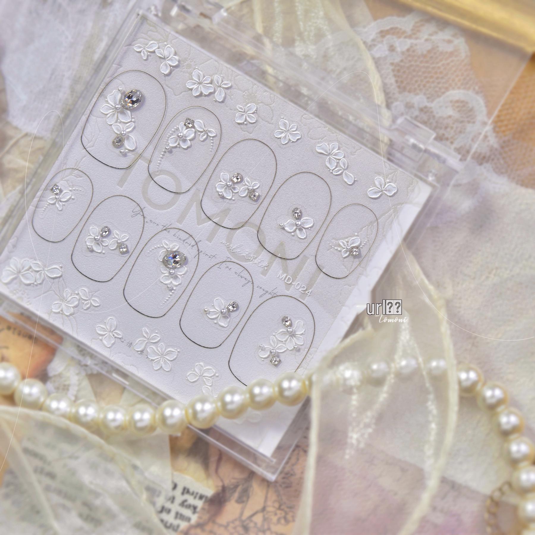 Tomoni Luxurious Nail Art Tulip Rhinestone Accents