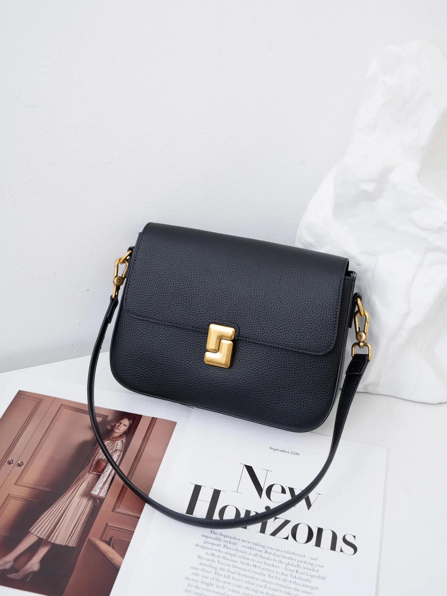 Women s Luxury Togo Leather Cvertible Bag - Dual Strap Crossbody Shoulder Purse for Everyday 24 x 18 x 65 cm чёрный 7900₽