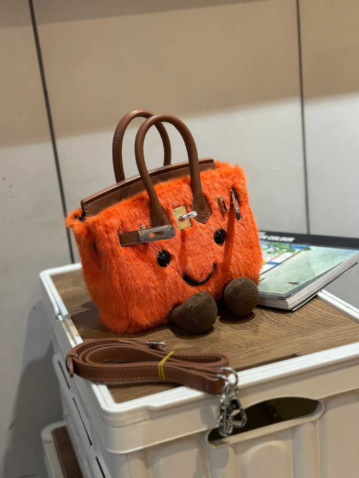 

Оригинальная милая плюшевая нишевая оранжевая эльфийка платиновая сумка модная сумка через плечо мессенджер повседневная портативная сумка для commuters 17.5CM