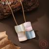Nouveau pendentif carré géométrique en émail, collier carré polyvalent haut de gamme pour femmes.