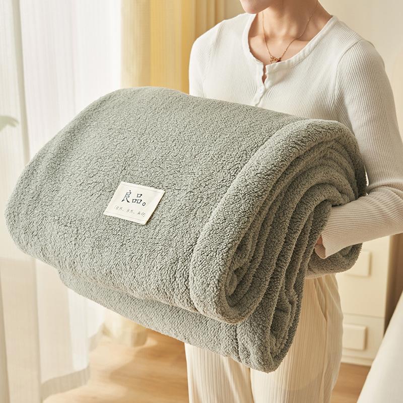 Dicke, feste Korallenfleece-Decke für Herbst und Winter, hautfreundliche, warme Bettdecke für Zuhause, Einzelsofa-Überwurf für Büro-Nickerchen