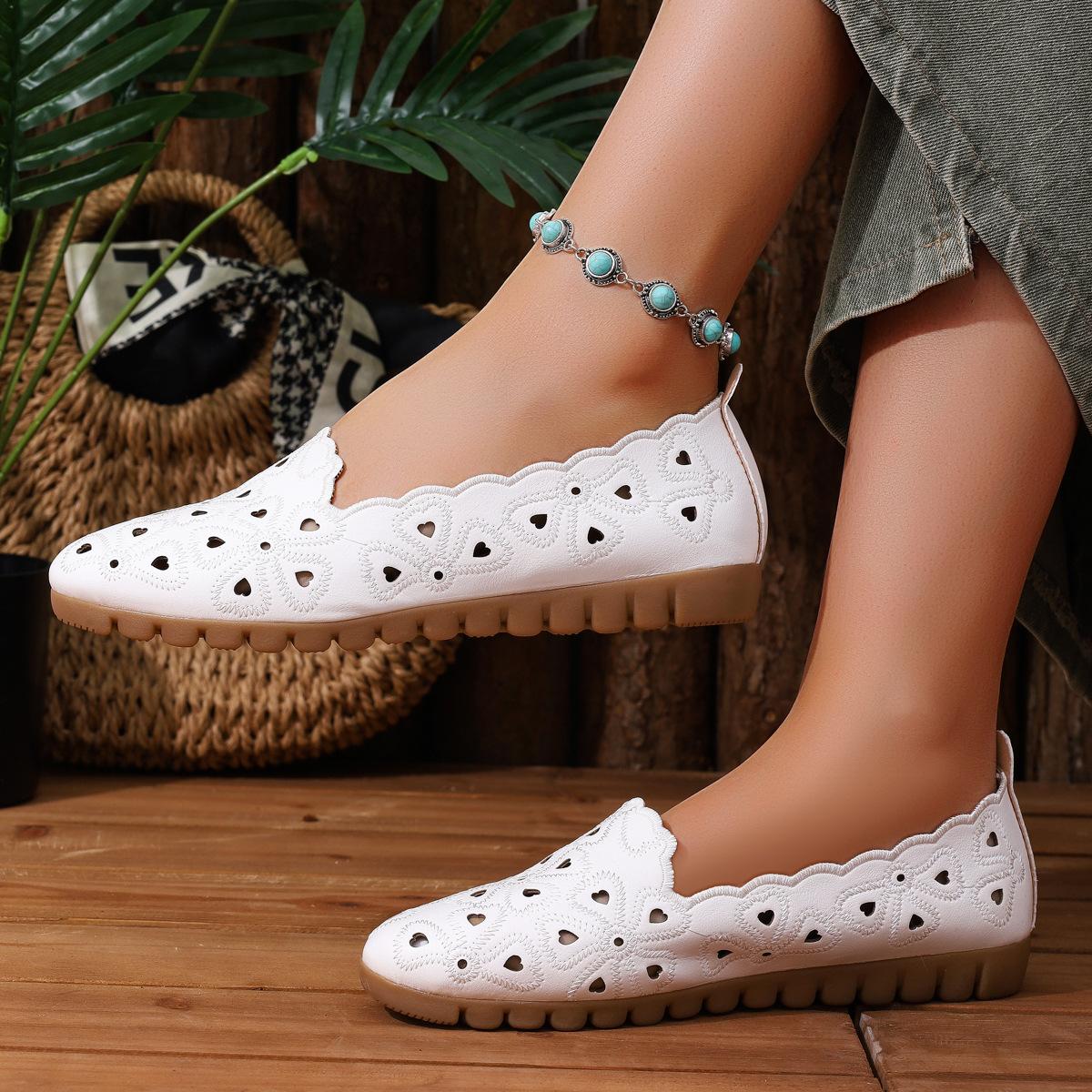 

2025 новые весенние туфли на плоской подошве с вышивкой и перфорацией, повседневные дышащие женские туфли-лодочки, обувь для мам на мягкой подошве 41 белый