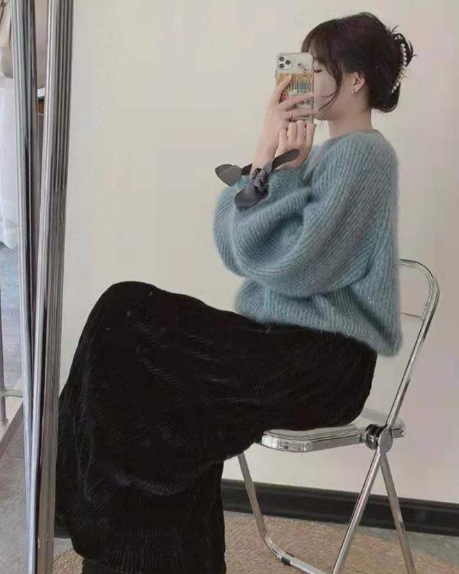 2025 Women's Korean-Style Lantern Sleeve Bow Sweater