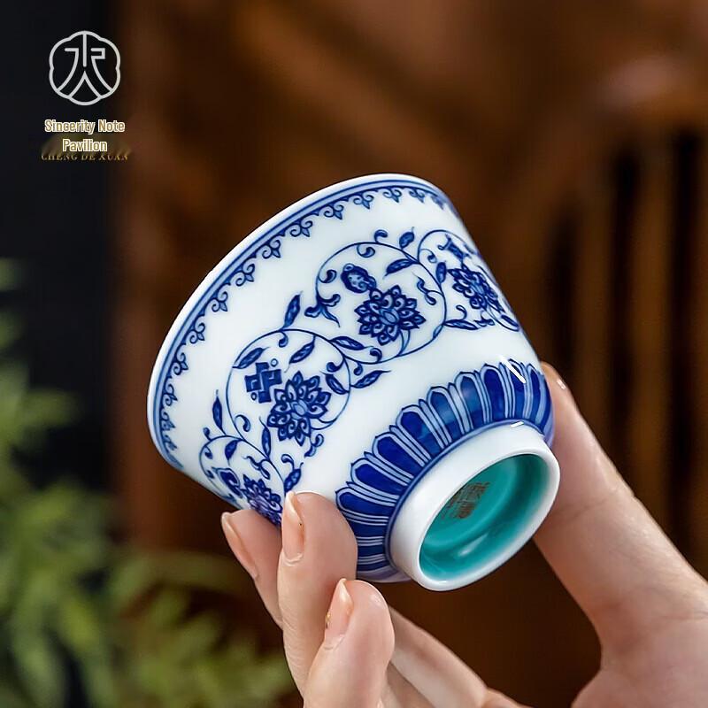 Jingdezhen Handmade Blue and White Ceramic Master Teacup
