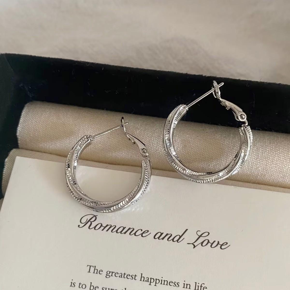 French Silver Twisted Rope Hoop Earrings: Elegant, Simple, High-End Cool Style Accessory.