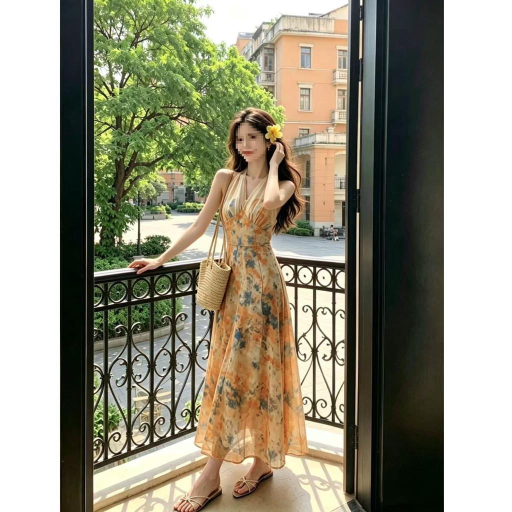 French oil painting print halter neck dress women's first love long dress gentle and beautiful beach dress..