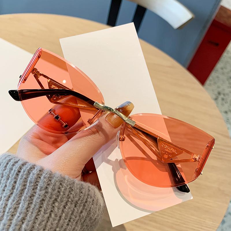 

Новые безободковые солнцезащитные очки для женщин, полые металлические оправы, высококлассные очки «кошачий глаз», солнцезащитные очки 90311 розовый