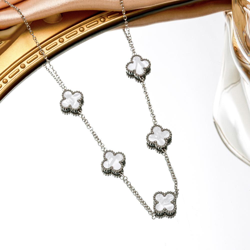 Four leaf clover necklace, high-end double-sided titanium steel that does not fade, ladies' lucky grass headwear accessory