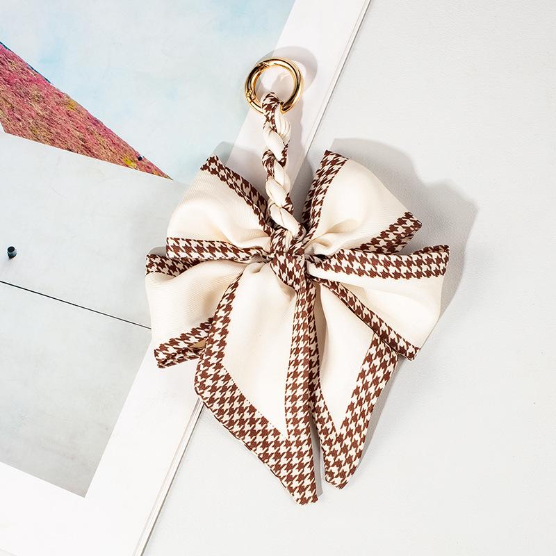Luxury Bow Chain Bag Charm: Trendy Crossbody Strap and Elegant Pendant Accessory for Influencers
