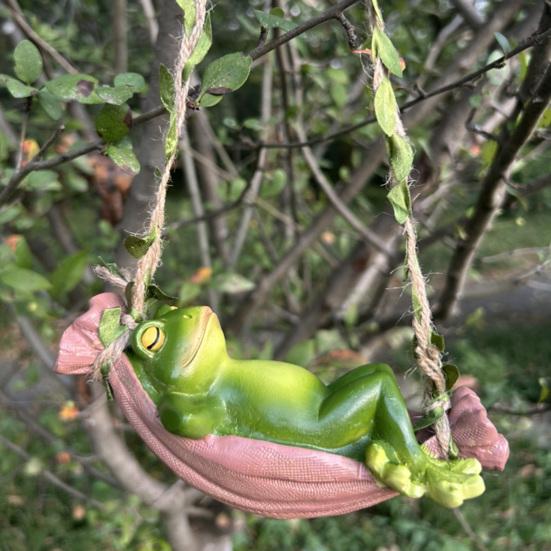 Ornament Agățat Broască Balansând Grădină Exterioară Agățat de Copac Statuetă Broască Culcată Dormind Rășină Desene Animate Animal Sculptură Decor