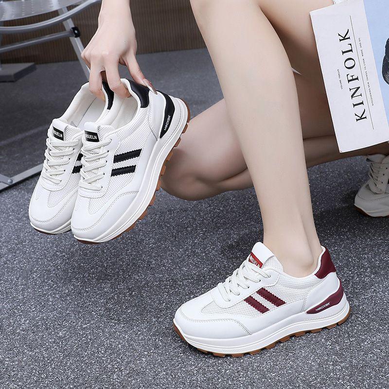 Siateczkowe przewiewne damskie lekkie modne 2025 lato nowe popularne zwiększone ins sportowe miękka podeszwa lekkie buty typu "dad shoes"