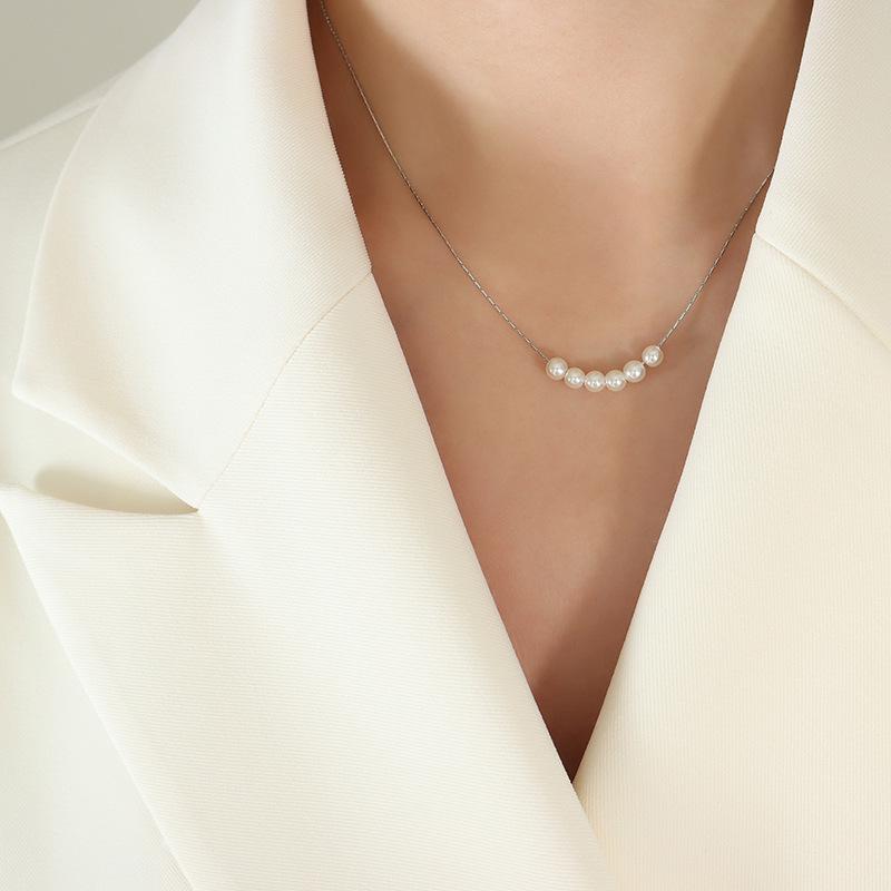 Niche Design Imitation Pearl Pendant Necklace - Gold-Plated Titanium Steel with Dangle Square Chain