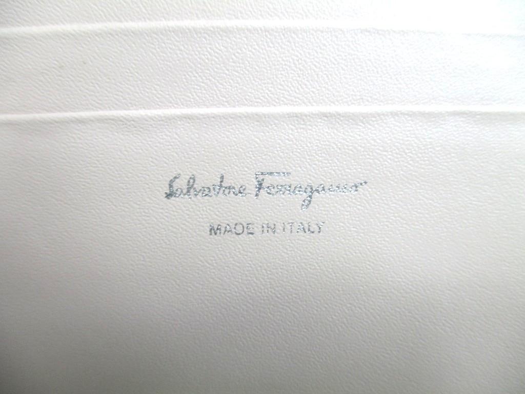 Authentic Salvatore Ferragamo Vala Light Pink Leather Bifold Wallet #a783  Refurbished