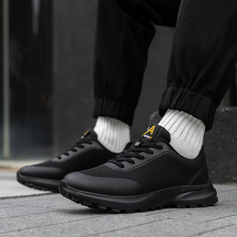 Men's Large Breathable Outdoor Hiking and Casual Running Shoes Suitable for All Seasons