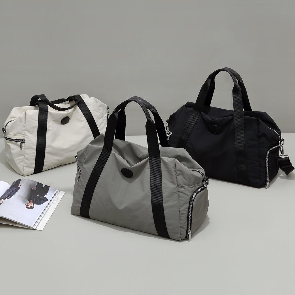 Lightweight Large-Capacity Travel and Sports Bag with Handheld and Crossbody Options for Short Trips and Commuting