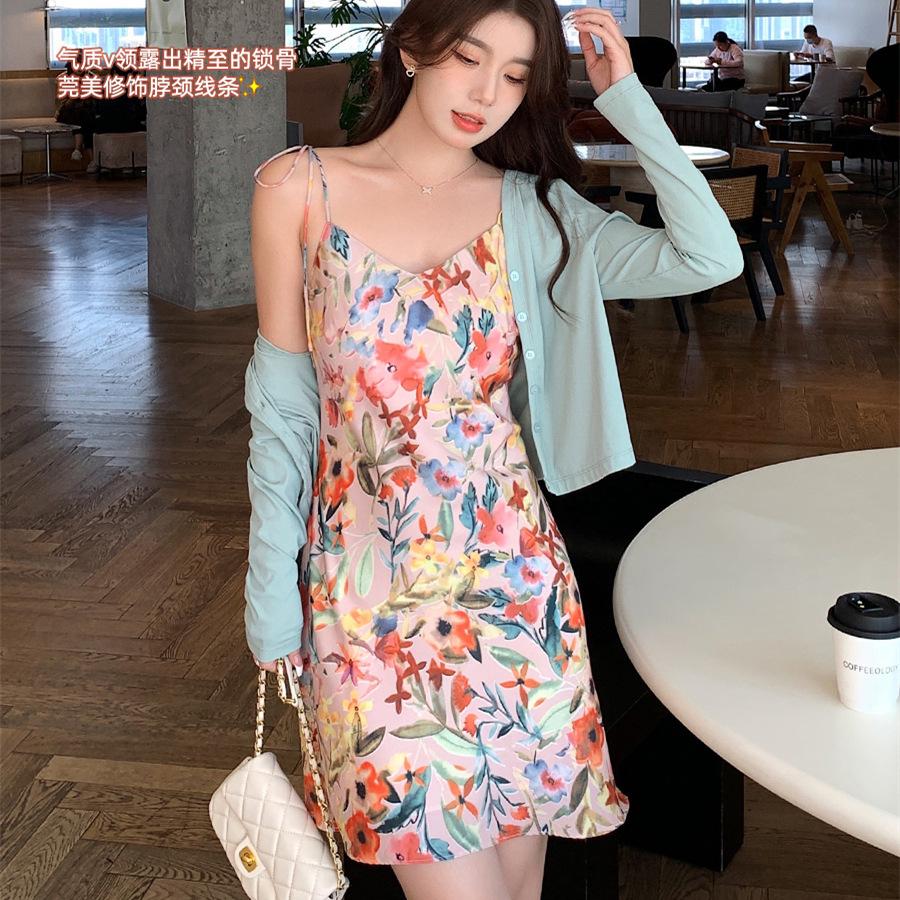 Suspender floral V-neck dress summer new design sense niche first love temperament thin skirt