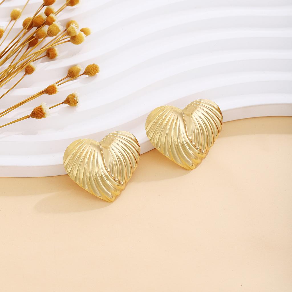 Love Flower Pleated Creative Earrings Women'S Retro Light Luxury High-End Bow Simple Stud Earrings