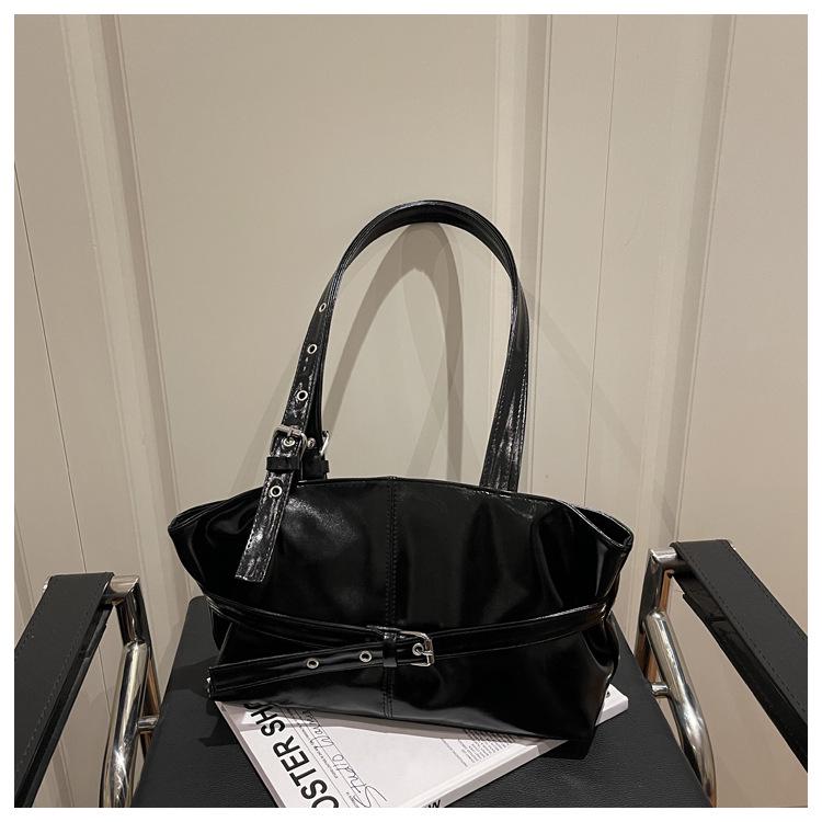 Korean-Style Underarm Tote Bag - Large Capacity, Versatile Design for Autumn/Winter 