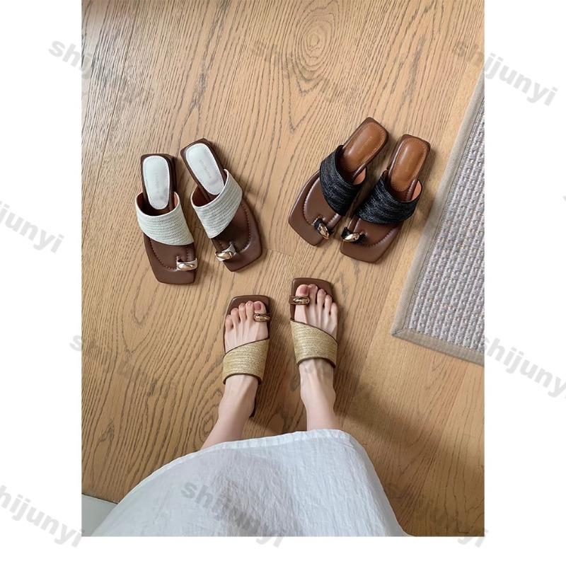 Fashion 2025 Summer New Outdoor Vacation Clip Toe Slippers Women's Fashion Square Toe Roman Sandals Comfortable Lightweig Flat Slippers