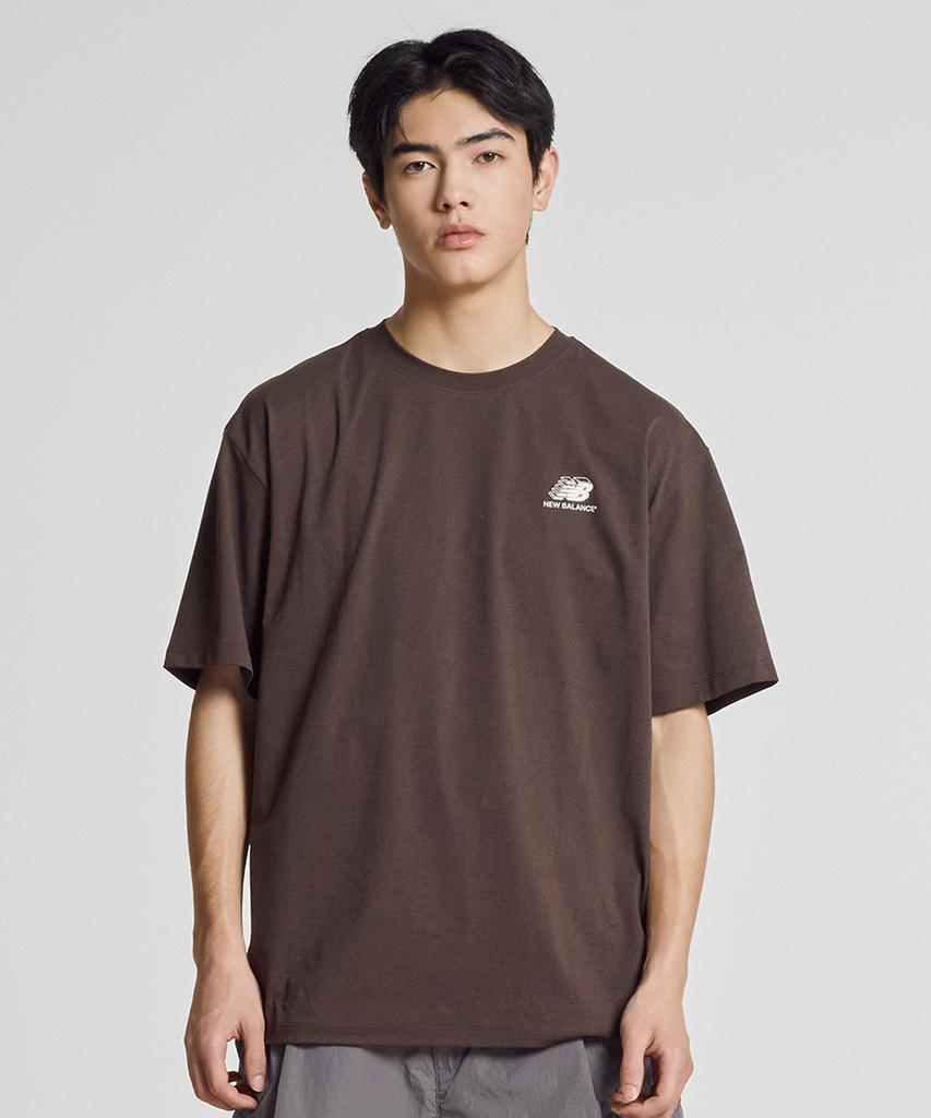 Nyuballanseu Nbneg25423 / Uni Rc Frozen Pictogram Short Sleeve T-Shirt (Brown)