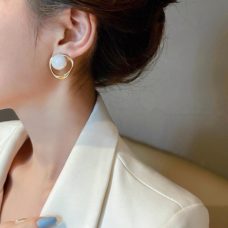 Imitation Pearl Earring For Women 2025 New Gold Colour Round Stud Earrings Christmas Gifts Irregular Design Unusual Earrings