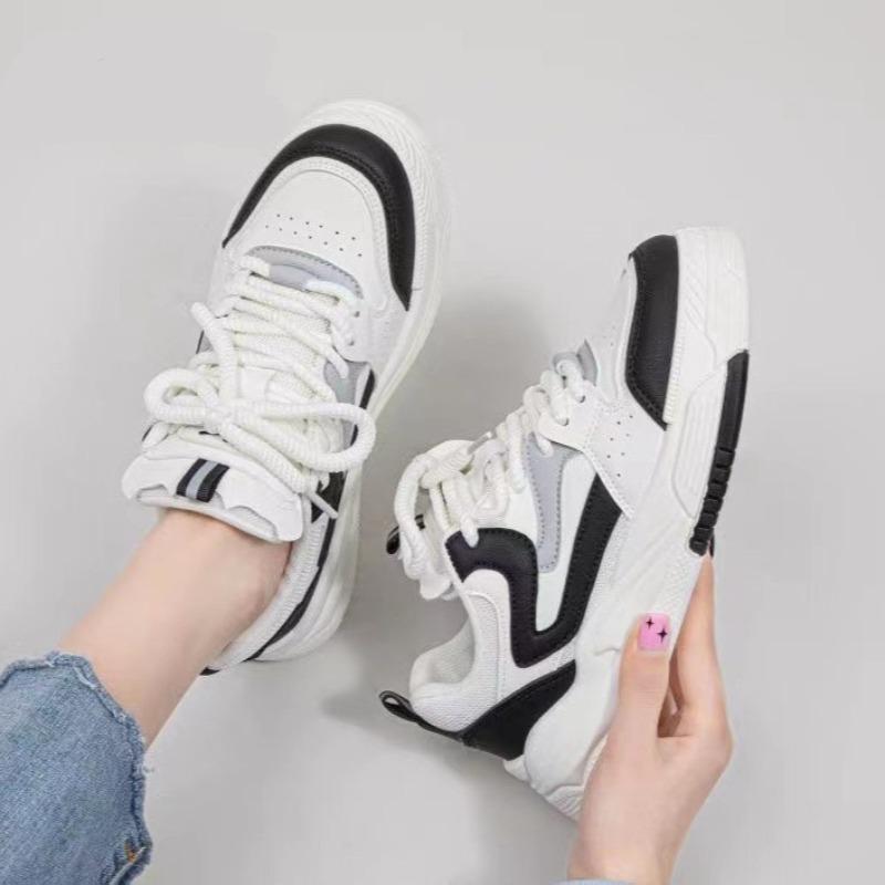 Women's Fall Breathable Thick Sole White Skate Shoes Comfortable Versatile Casual Athletic Sneakers.