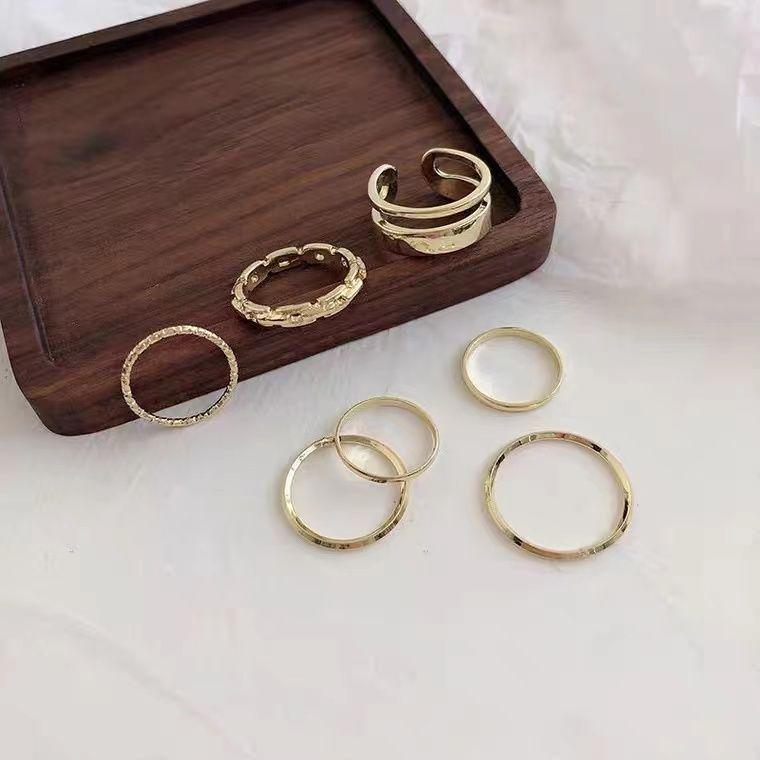 

7-Piece Adjustable Unisex Ring Set: Trendy Plain Bands for Women & Men