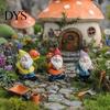 Outdoor Rasenzwerg Statue Mini Gnomes Figur, Harz Willkommens-Gnom Gartendekoration, Kleine Niedliche Miniatur Fee Dekoration für Garten, Blume