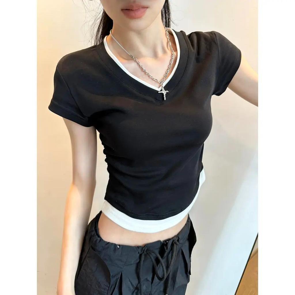 Contrasting V-neck Front Shoulder Short-sleeved T-shirt for Women In Spring and Summer New Fake Two-piece Pleated Waist-hugging Slimming Design Top