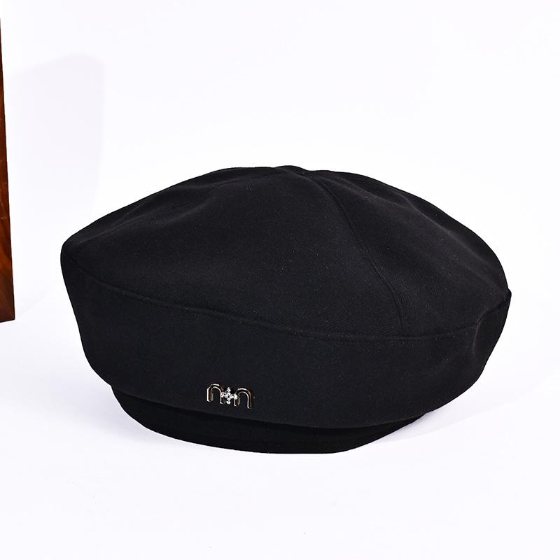 Herbst- und Winter-Baskenmütze mit M-Buchstaben-Markierung, vielseitiger Hut im britischen Stil für Damen, lässige warme Baskenmütze, die das Gesicht zeigt, kleiner Malerhut