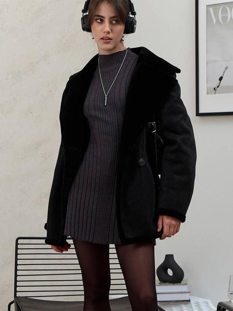 Strickkleid mit hohem Kragen und langen Ärmeln - Frühling 2025 Europäisch & Amerikanisch Verspielte A-Linie Kurzer Rock