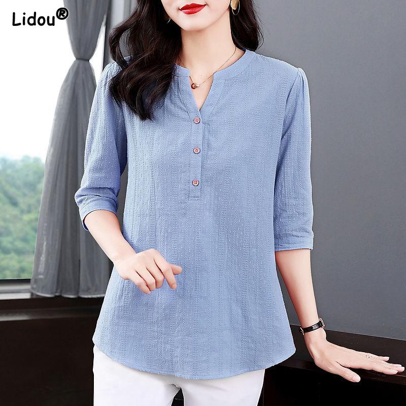 

Весна Лето Тонкие Однотонные Футболки с Рукавом Три Четверти Пуговицы Простота V-образный вырез Элегантный Винтажный Повседневный Женская Одежда XXXL светло-синий