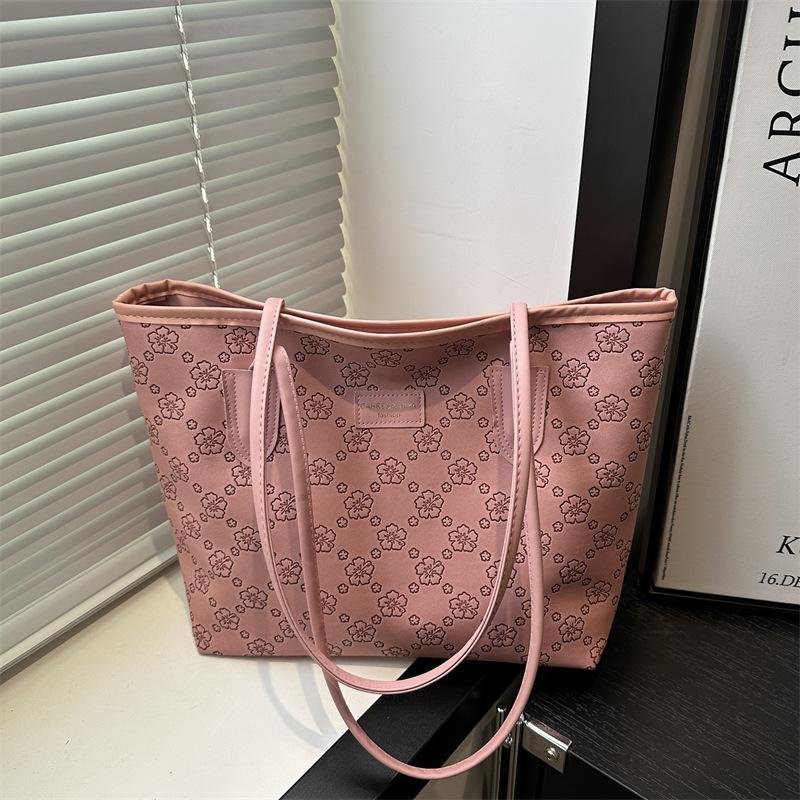 Popular retro large capacity new trend fashion handbag shoulder underarm bag commuter tote bag