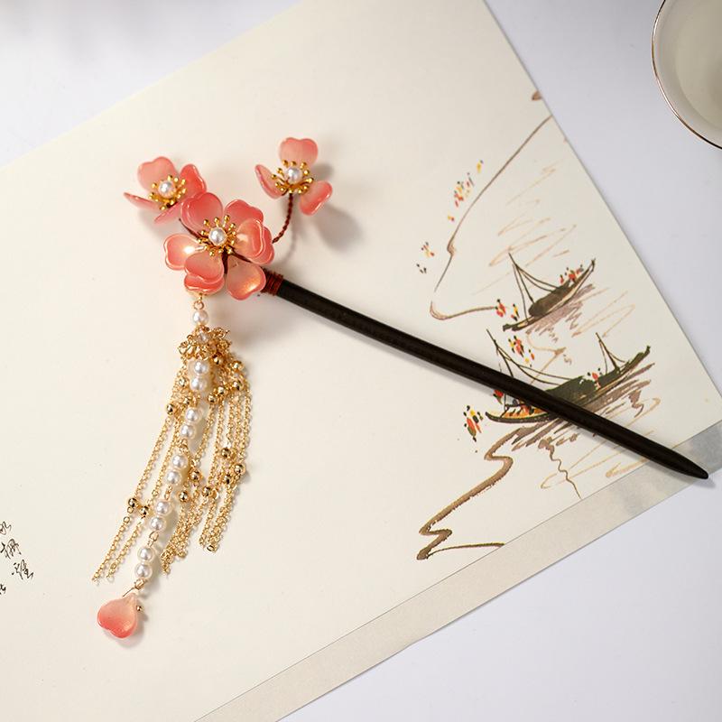 Ancient Style Magnolia Hairpin Artificial Transparent Glass Flower Tassel Hair Stick Wooden Simple Updo Hairpin New Year Gifts