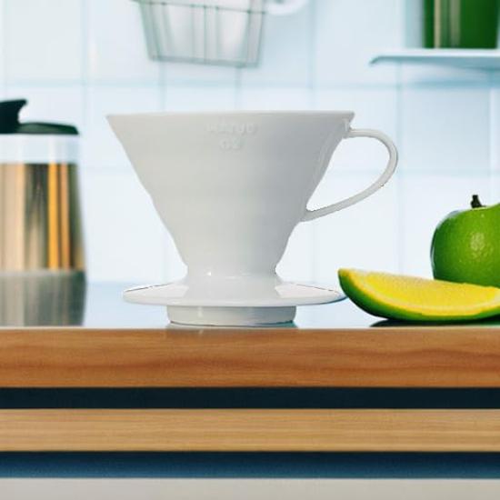 Hario V60 Transparent Dripper 02 Ceramic W Vhodné do myčky na 1-4 šálky 300ml Bílá Vyrobeno v Japonsku VDC-02W