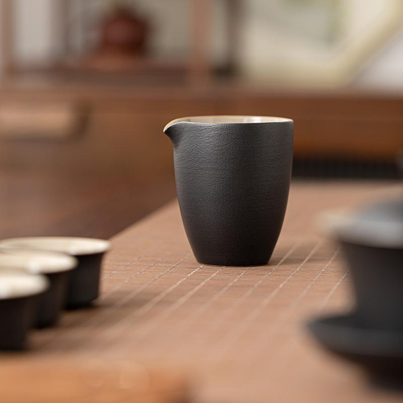 Black pottery beauty shoulder eagle beak fair cup tea sea household ceramic single uniform cup hospitality male cup tea set kung fu tea set