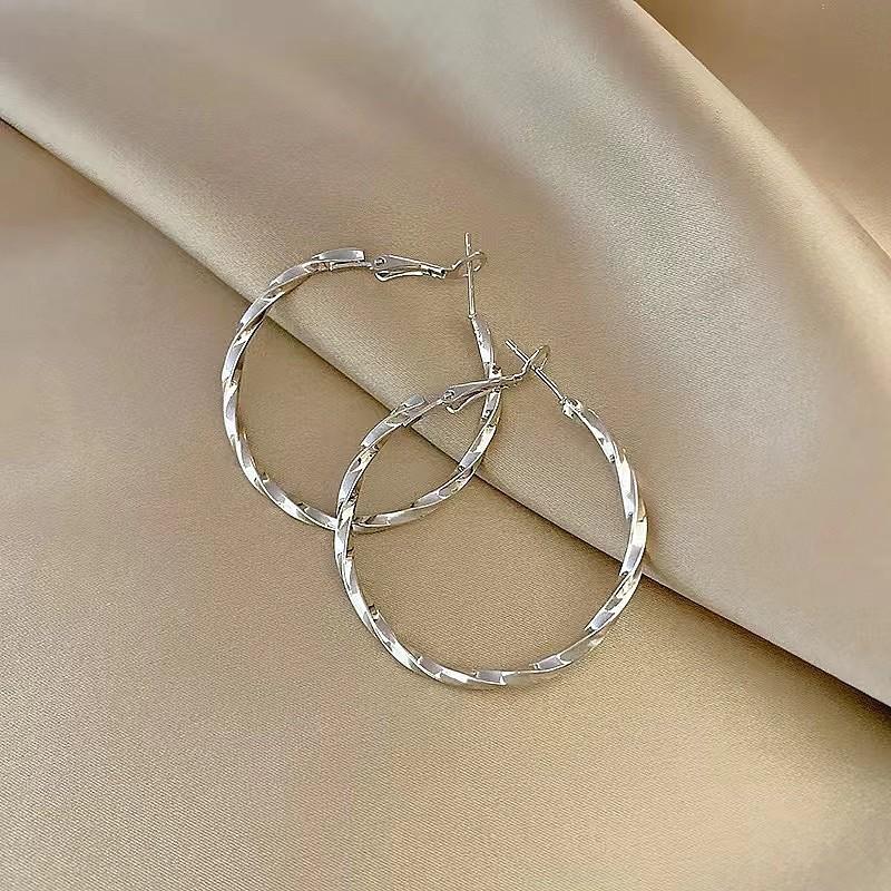 European and American Fashion High-end Atmospheric Earrings Trendy Cool Earrings Versatile Personalized Party Big Earrings Exquisite Commuter Earrings