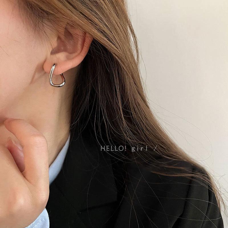 2023 Irregular Circle Earrings: Women's Simple Light Luxury Niche Stud Hoops